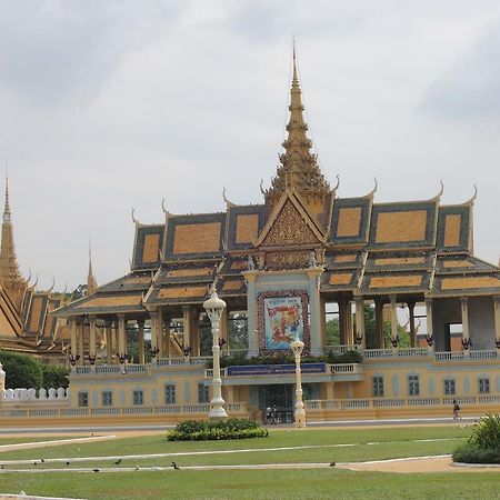 Ostello The Happy House Phnom Penh Esterno foto