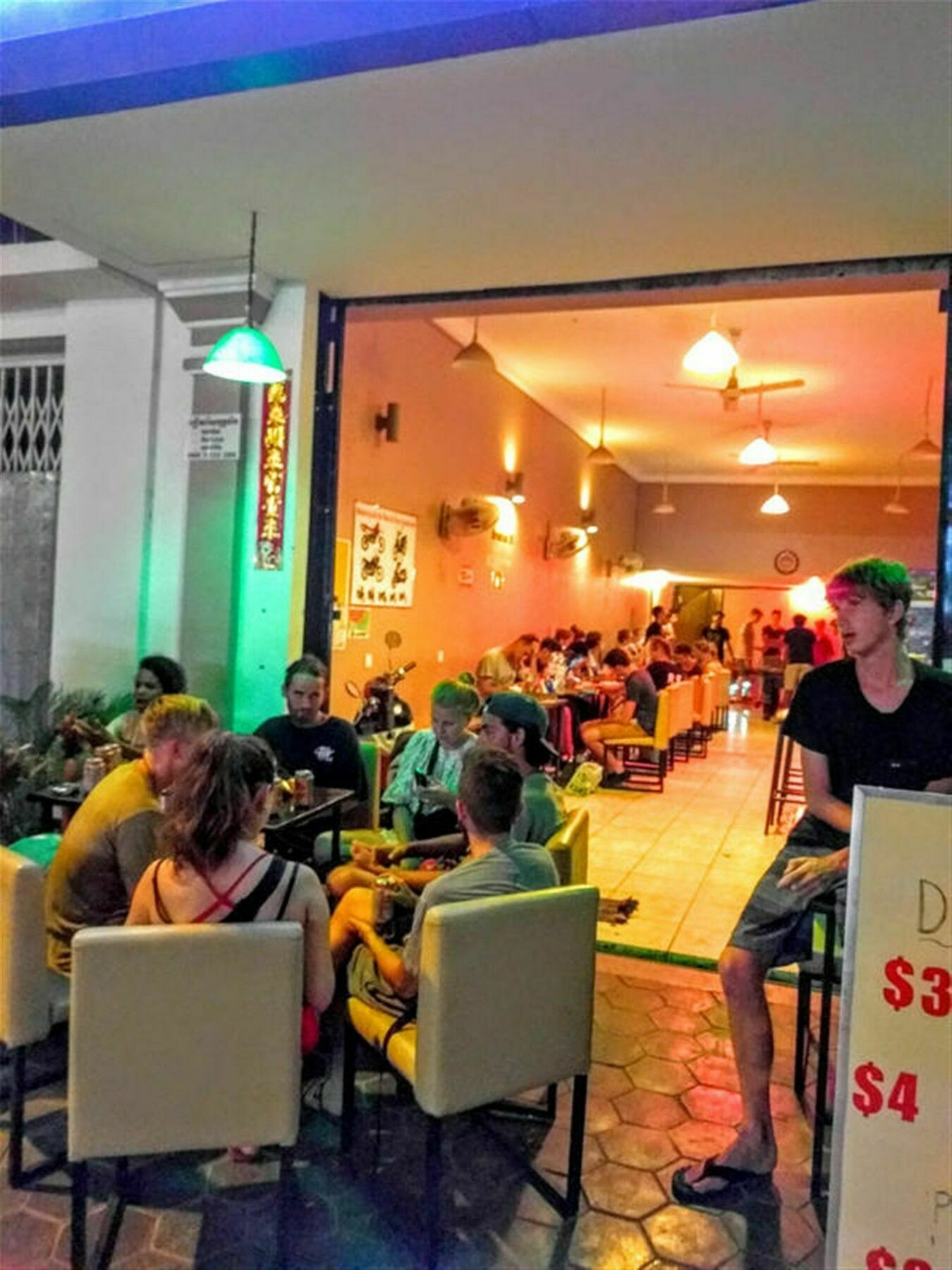 Ostello The Happy House Phnom Penh Esterno foto